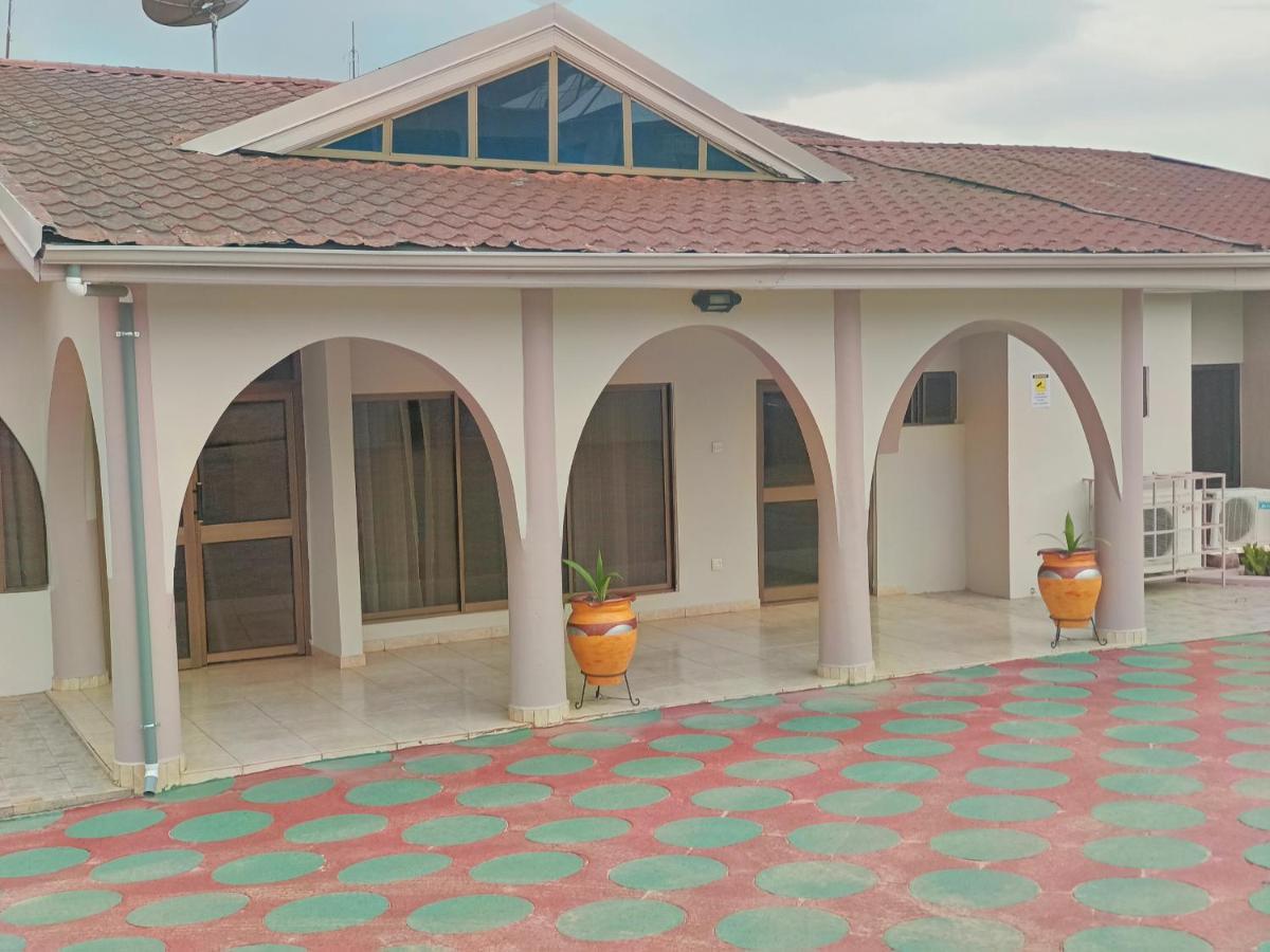קומסי Prestige Guesthouse ,Ksi מראה חיצוני תמונה