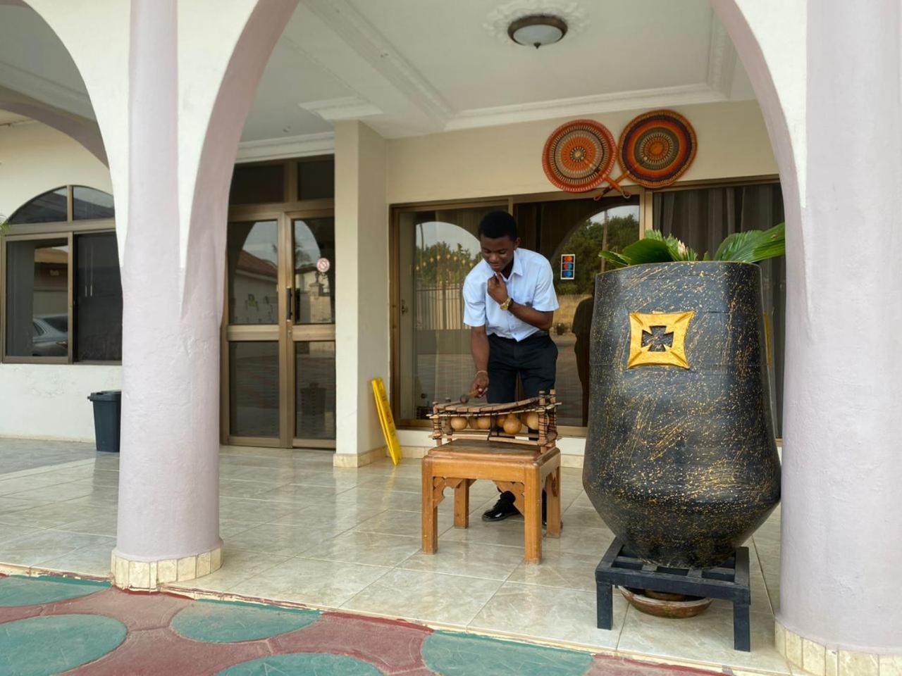קומסי Prestige Guesthouse ,Ksi מראה חיצוני תמונה
