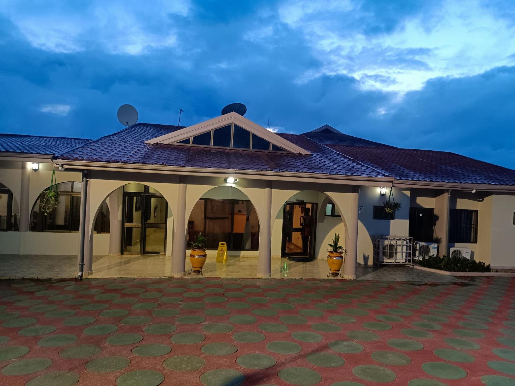 קומסי Prestige Guesthouse ,Ksi מראה חיצוני תמונה
